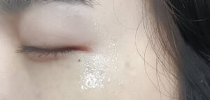 ナールスネオを塗った目元の画像